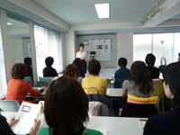 歯科衛生士さんによる講演の様子 歯科衛生士さんによる講演の様子